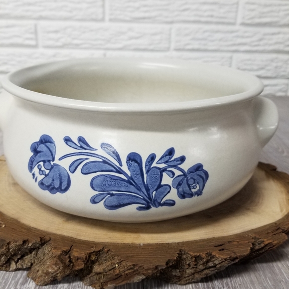 Pfaltzgraff 2 qt. Yorktowne blue Casserole with lid - Picture 4 of 10